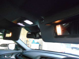 ルームランプは視界良好のLEDランプ☆バニティミラーも運転席&助手席にあります♪