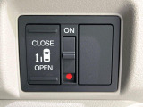 【パワースライドドア】スマートキーや運転席のスイッチでスライドドアの開閉が可能♪電動だから力を入れてドアを開ける必要が無く、小さいお子様でも、重い荷物を持っている時もラクに開け閉めできます♪