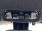 【DCM装備コネクティッドカー】です。クルマとトヨタスマートセンターが通信で繋がることで24時間365日カーライフをしっかりサポートします。詳細は販売店スタッフまでおたずねください。