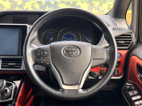 インテリアに合わせたデザインのステアリングは、運転される方のことも考え、運転しやすい形状、大きさです。是非一度、実際に触ってお確かめください。