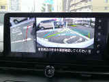 【アラウンドビューモニター】空から見下ろした映像がナビ画面にて確認可能です。駐車もラクラクですよ♪