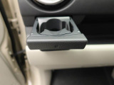 カップホルダーは運転席や助手席からちょうど手の届く位置です!!