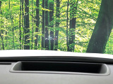 【カラーヘッドアップディスプレイ】現在の速度や走行情報をデジタル表示で運転席前方のガラスに投影!カラー付きで視認性も高く、運転中目線をずらさず必要な情報を確認できるのでとっても便利で安心!