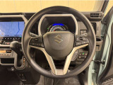 ステアリングスイッチ搭載!手を離さずに手元のスイッチでさまざまな操作が可能。運転中、視線をそらさなくても操作ができて安全です!