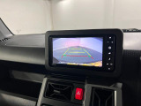 後方の死角をしっかりカバーするバックカメラ付き。駐車が苦手な方にも安心です。