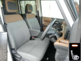 「かどまる四角」のデザインコンセプトのルークス!ヘッドレストまでも「かどまる四角」デザイン!運転席シートリフター(ラチェット式)で、座面の高さも調整ができます。シートヒーター付き!