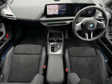 国道1号線に沿い横浜市営地下鉄「三ッ沢上町駅」から徒歩約10分。 BMW Premium Selection 横浜三ッ沢店 / 〒240-0062神奈川県横浜市保土ヶ谷区岡沢町322-3 / TEL:045-612-8488