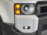 【LEDヘッドライト】悪天候や夜間走行時も良好な視界を確保し安心して運転できる高輝度LEDヘッドライトを装備!点灯速度が早く、消費電力も抑えられています。