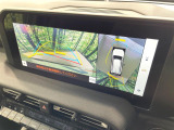 【パノラミックビューモニター】専用のカメラにより、上から見下ろしたような視点で360度クルマの周囲を確認することができます☆死角部分も確認しやすく、狭い場所での切り返しや駐車もスムーズに行えます。