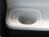ホッとカップホルダーが運転席・助手席にあります。ホットドリンクをちょうど良い温度でキープしてくれる保温機能付で嬉しいです。