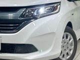 【LEDヘッドライト】悪天候や夜間走行時も良好な視界を確保し安心して運転できる高輝度LEDヘッドライトを装備!点灯速度が早く、消費電力も抑えられています。