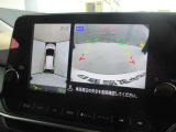 周囲の状況が分かるアラウンドビューモニター搭載。苦手な縦列駐車もこれがあれば安心ですね。