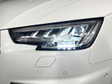 ●マトリクスLEDヘッドランプ:LEDハイビームが多数独立で存在し、ハイビーム時に対向車や前方を走る車の部分をロービームに切り替えが可能!!シーケンシャルウインカーも装備!!