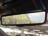 【デジタルインナーミラー】後席の大きな荷物や同乗者で後方が確認しづらい時でも安心!カメラが撮影した車両後方の映像をルームミラー内に表示。クリアな視界で状況の確認が可能です!