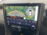 【パノラミックビューモニター】専用のカメラにより、上から見下ろしたような視点で360度クルマの周囲を確認することができます☆死角部分も確認しやすく、狭い場所での切り返しや駐車もスムーズに行えます。