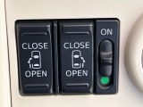 【両側パワースライドドア】スマートキーや運転席のスイッチで後席両側スライドドアの開閉が可能♪電動だから力を入れてドアを開ける必要が無く、小さなお子様でも簡単に開け閉めでき快適です♪