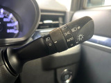 【オートライト】周りの明るさに応じて自動でヘッドライトの点灯・消灯ができる機能です!ライトの付け忘れ・消し忘れなどが無くなり、雨の日や夕方の走行も安心!トンネル通過時も便利ですね♪