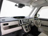 ダイハツのお店では、ダイハツ車を知り尽くしたプロフェッショナルが、専用の診断機器を使って各システムを点検しております。