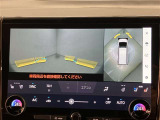 車両周辺の安全を確認できるパノラミックビュー機能もございます。