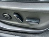 運転席パワーシートで最適なシートポジションがセットできます。2名分のメモリーも可能です