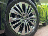 【純正19インチアルミホイール】外観にマッチした純正アルミホイールを装着しております。各種社外アルミホイールや、スタッドレスタイヤも取扱いしております。是非ご相談ください♪