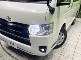 【LEDヘッドライト】悪天候や夜間走行時も良好な視界を確保し安心して運転できる高輝度LEDヘッドライトを装備!点灯速度が早く、消費電力も抑えられています。