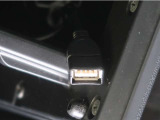 USB接続により外部オーディオと連携する事が出来、車内で音楽を楽しむ事が出来ます。
