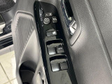 【電動格納ミラー】サイドミラーは電動格納式となっており、狭い駐車場でもキズがつくリスクを抑えられます。