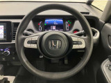 とても握りやすいステアリング!運転手の気持ちがそのまま伝わるかのような反応をしてくれます!!小物入れや各ボタンの配置にこだわり、とても使いやすいです!視認性も良いのでロングドライブもお任せ下さい!