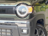 【LEDヘッドライト】悪天候や夜間走行時も良好な視界を確保し安心して運転できる高輝度LEDヘッドライトを装備!点灯速度が早く、消費電力も抑えられています。