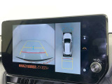 後方の見える安心をお届けするバックガイドモニター付:バックするときのアシストラインもあって楽々バック!車庫入れや縦列駐車をサポートし、苦手な駐車も安心です!今やもう手放せない装備ですネ♪