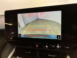 バックカメラが付いているので後方確認が非常にしやすいです。今や運転初心者も熟練者も必須装備!ついていて損はないですね♪