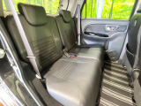 後部座席も気になるようなキズ・汚れやへたり等、大きなダメージはなく、良好な状態です。