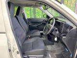 運転席まわりには十分なスペースがあり、大柄な方でもゆったり運転していただける環境です。