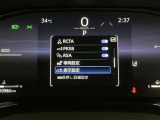 【RSA】前方カメラまたはナビゲーションシステム (情報を取得した場合)を使って特定の道路標識や信号などを認識し、ディスプレイ表示やブザーで運転者にお知らせ。