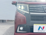 【LEDヘッドライト】悪天候や夜間走行時も良好な視界を確保し安心して運転できる高輝度LEDヘッドライトを装備!点灯速度が早く、消費電力も抑えられています。