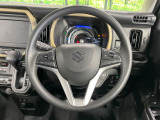インテリアに合わせたデザインのステアリングは、運転される方のことも考え、運転しやすい形状、大きさです。是非一度、実際に触ってお確かめください。