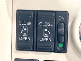 【両側パワースライドドア】スマートキーや運転席のスイッチで後席両側スライドドアの開閉が可能♪電動だから力を入れてドアを開ける必要が無く、小さなお子様でも簡単に開け閉めでき快適です♪