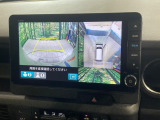 【マルチビューカメラシステム】専用のカメラにより、上から見下ろしたような視点で360度クルマの周囲を確認することができます☆死角部分も確認しやすく、狭い場所での切り返しや駐車もスムーズに行えます。