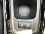 運転席・助手席にはシートヒーターを装備!エアコンより早く座面を直接温めてくれるので、寒い季節のドライブもポカポカです。