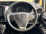 インテリアに合わせたデザインのステアリングは、運転される方のことも考え、運転しやすい形状、大きさです。是非一度、実際に触ってお確かめください。