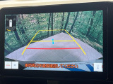 【バックカメラ】駐車時に後方がリアルタイム映像で確認できます。大型商業施設や立体駐車場での駐車時や、夜間のバック時に大活躍!運転スキルに関わらず、今や必須となった装備のひとつです!