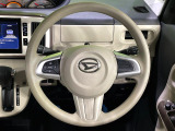インテリアに合わせたデザインのステアリングは、運転される方のことも考え、運転しやすい形状、大きさです。是非一度、実際に触ってお確かめください。