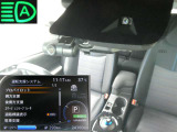 フロントカメラで車線や前方の人や車をモニターして、エマージェンシーブレーキや車線逸脱警報をを作動。ハイビームアシストも装備。