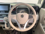 インテリアに合わせたデザインのステアリングは、運転される方のことも考え、運転しやすい形状、大きさです。是非一度、実際に触ってお確かめください。