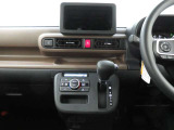 現車はオーディオが付いていない状態です。お客様のライフスタイルに合わせて、ナビゲーションやディスプレイオーディオなどのご提案をさせていただきます。お気軽にご相談くださいね。