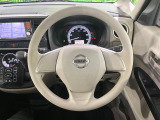 インテリアに合わせたデザインのステアリングは、運転される方のことも考え、運転しやすい形状、大きさです。是非一度、実際に触ってお確かめください。