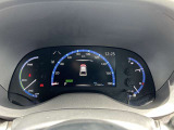 スッキリしたデザインのメーターは運転時の視線移動が少なくて済むので、安全性にも一役かってくれます。
