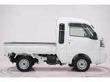 県内13店舗にて常時500台以上ダイハツ車を展示中です。見て、触って、納得のいく一台をぜひ見つけてください。