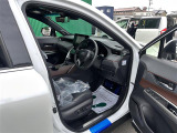 【運転席】座り心地が良いシートなので長時間の運転でも快適にお過ごしいただけます。新品のフロアマットのご注文も可能です。掲載箇所以外にご希望の写真がございましたらお気軽にお問い合わせ下さい。